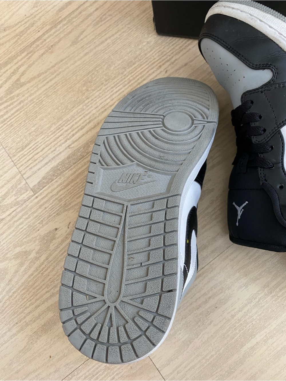 Jordan Low-Top Sneakers in Black and Gray - Picture 4 of 4